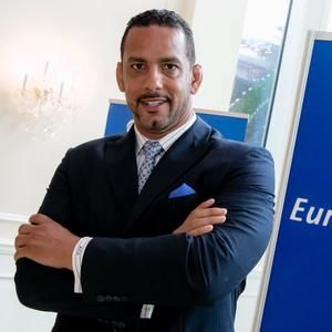 Meet your Posher, Aris